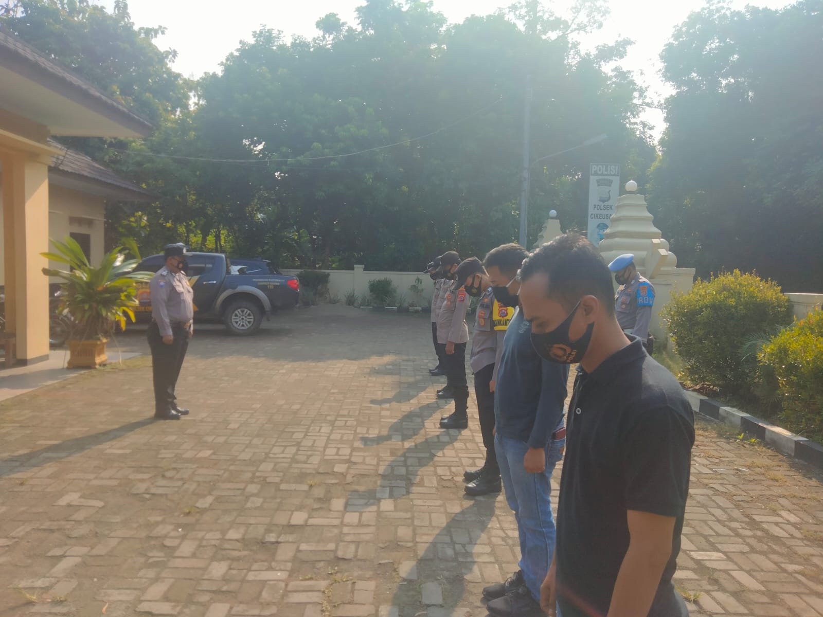 Apel Pagi dan Cek Anggota Polsek Cikeusal