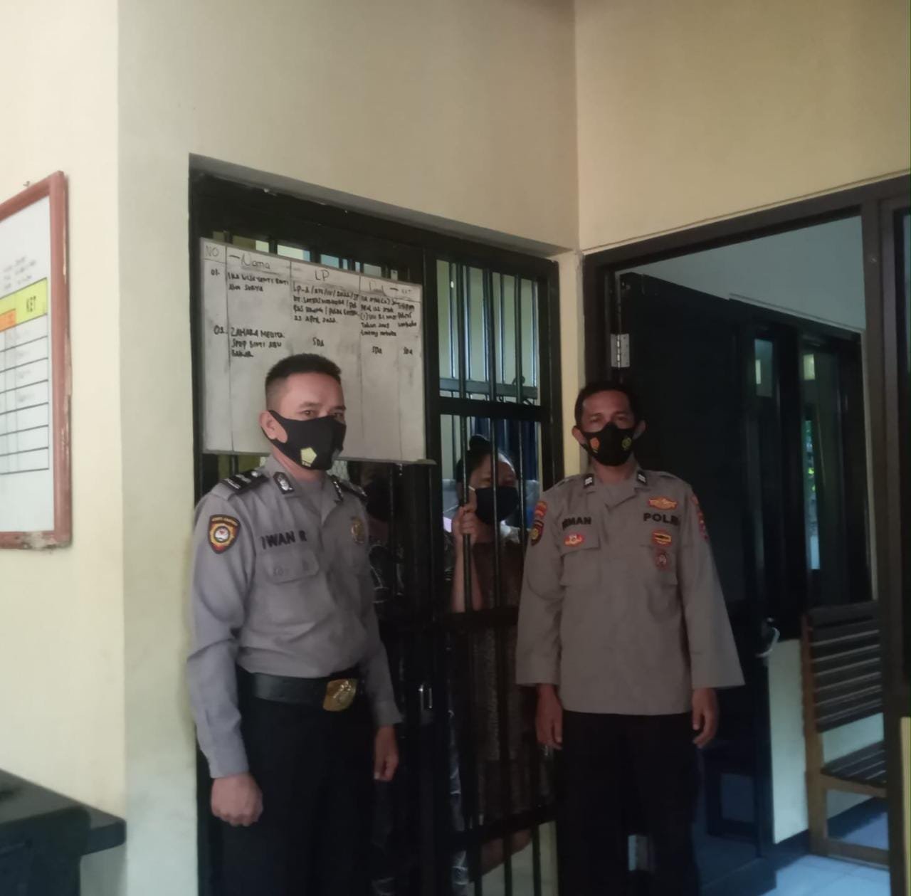 Serah Terima Tugas Jaga  dan Cek Tahanan oleh Anggota Polsek Cikeusal