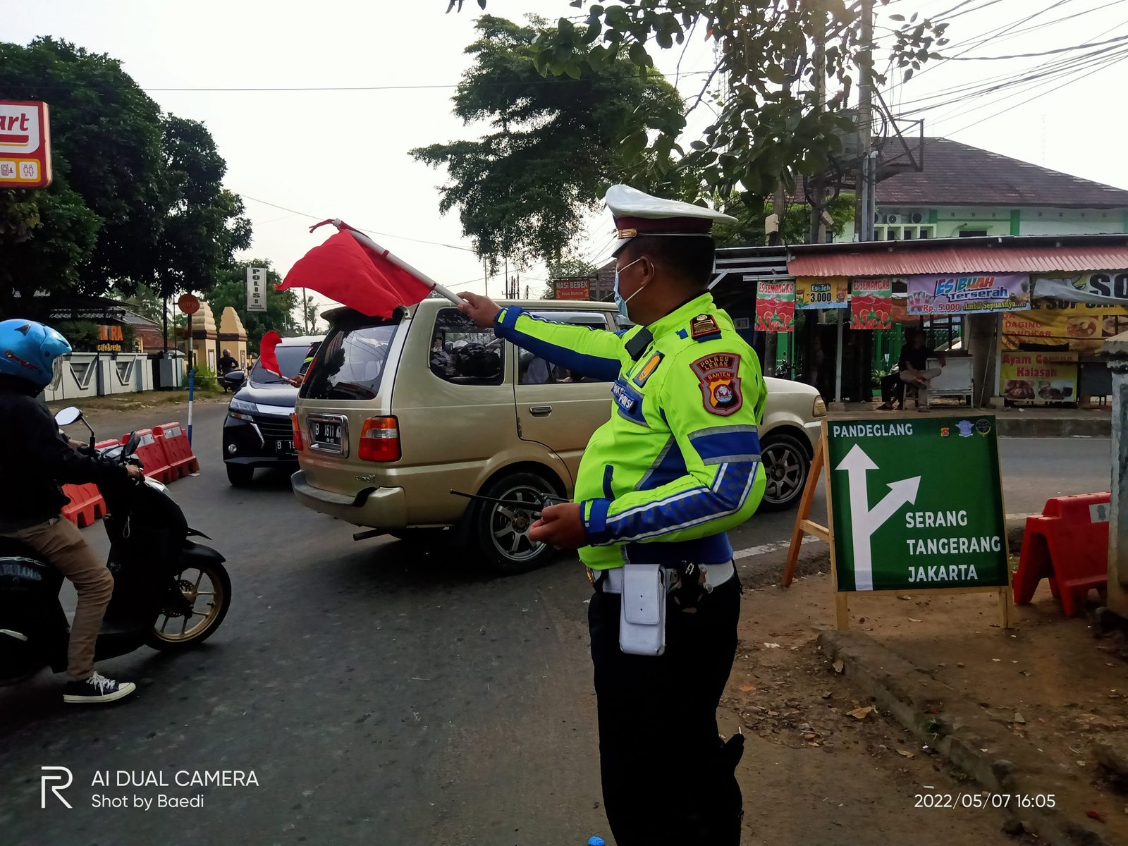 Pasca Lebaran dan Liburan Panjang Anggota Satlantas Polres Lebak Giat Laksanakan Gatur Lalin di Perempatan Warunggunung