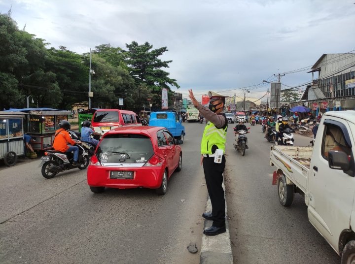 Polsek Ciruas Polres Serang Strong Point Sore Hari Antisipasi Arus Balik Aktifitas Masyarakat