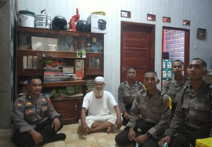 Bhabinkamtibmas Polsek Rangkasbitung Polres Lebak Bersama Siswa Latja SPN Mandalawangi Laksanakan Program Kapolres “Mapag Semah”