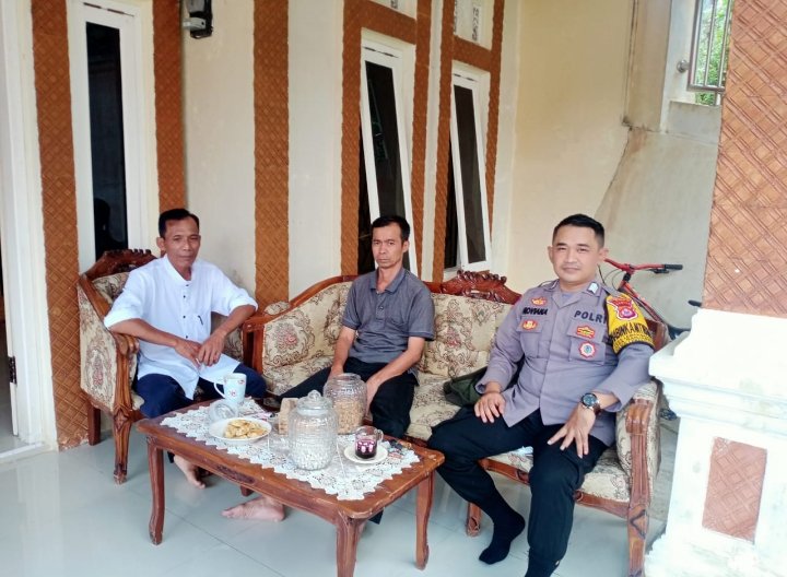 Jalin Hubungan Baik ( Sambang ) Polsek Lebakgedong Polres Lebak Polda Banten silaturahmi bersama Kepala Desa dan Tokoh masyarakat