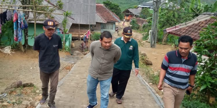 Warga Masyarakat kampung Cisiih letik Desa Sogong apresiasi Pembangunan Paving blok Aspirasi Dewan Partai Gerindra