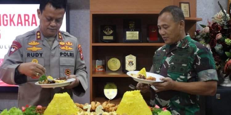 HUT Bhayangkara ke-76, Danrem 064/MY dan Danlanal Beri Surprise Polda Banten