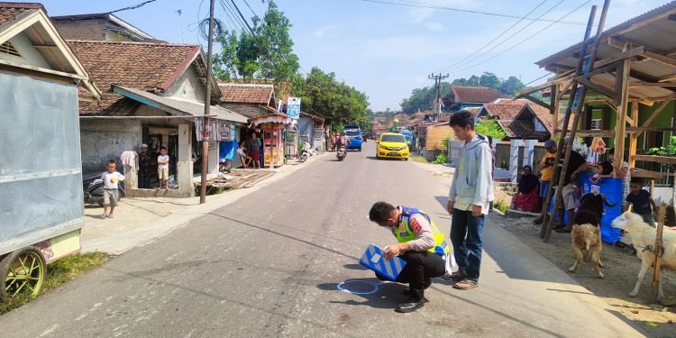 Kecelakaan di Lewidamar, Satlantas Polres Lebak Evakuasi Korban