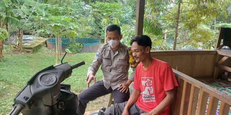 Rangkul Generasi Muda, Upaya Personel Bhabinkamtibmas Polsek Mancak Polres Cilegon Sampaikan Pesan Kamtibmas