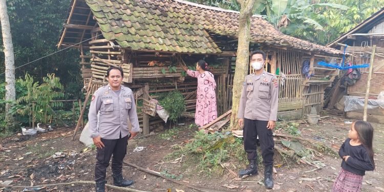 Antisifasi PMK, Polsek Cimarga Polres Lebak Laksanakan Kunjungan kepada Pemilik Hewan Ternak