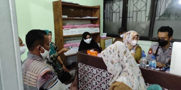 Melaksanakan Kegiatan Vaksin masal Di wilayah hukum Polsek Banjarsari