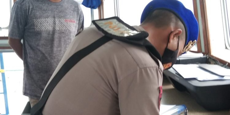 Pastikan Gelombang Laut Aman, Personel Ditpolairud Polda Banten Laksanakan Patroli Rutin Di Perairan Bojonegara dan Sekitarnya