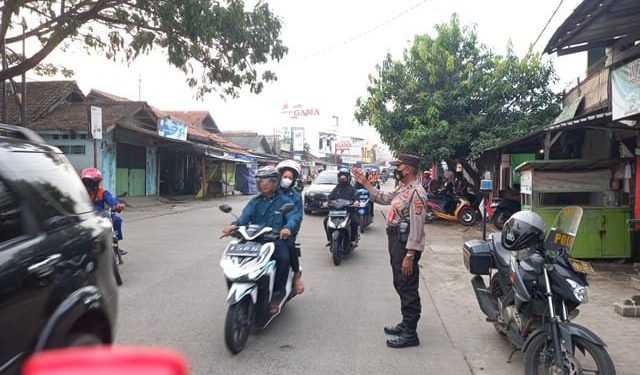 Polsek Cikeusal Polres Serang Melaksakan Giat Strong Point