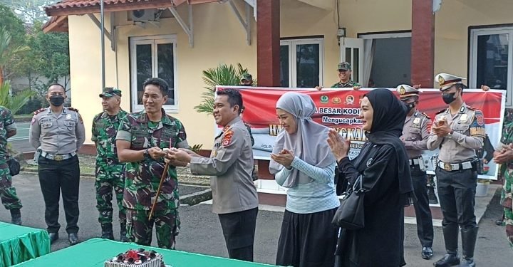 Hari Bhayangkara ke-76, Kapolres Lebak dapat Kejutan Dandim 0603 Lebak