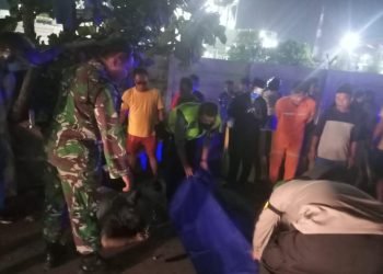 Satlantas Polres Cilegon Evakuasi Korban Laka Lantas Yang Sebabkan Satu Orang Meninggal Dunia