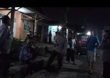 Anggota Polsek Baros Berikan Himbauan Kepada Masyarakat yang Melaksanakan Ronda Malam