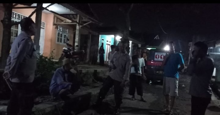 Anggota Polsek Baros Berikan Himbauan Kepada Masyarakat yang Melaksanakan Ronda Malam