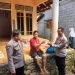 Kapolsek Cipanas Serahkan Bantuan kepada Korban Kebakaran di Desa Girilaya Kecamatan Cipanas