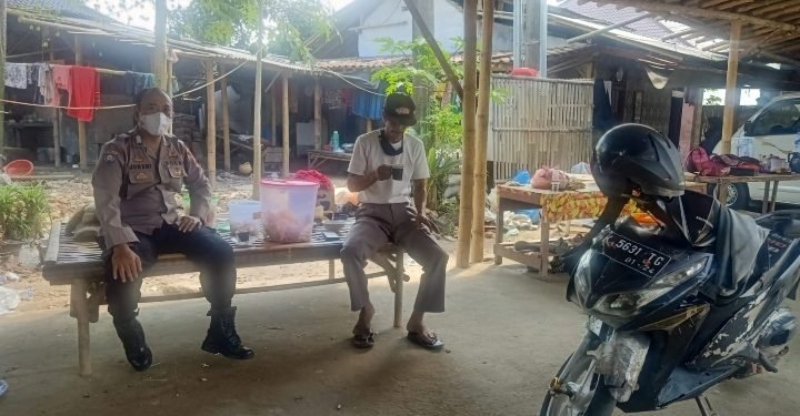 Bhabinkamtibamas Polsek Rangkasbitung Polres Lebak Laksanakan Giat Sambang ke Warga Masyarakat Kelurahan Cijoro Pasir