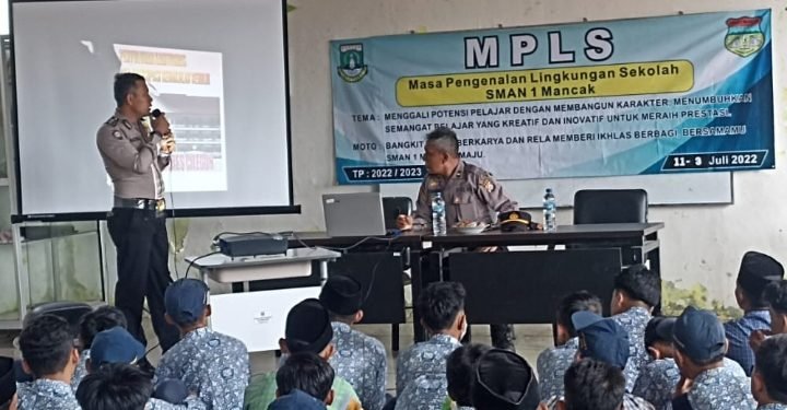 Masa Pengenalan Lingkungan Sekolah (MPLS), Jajaran Polsek Mancak Polres Cilegon Berikan Materi Wawasan Tertib Berlalu Lintas