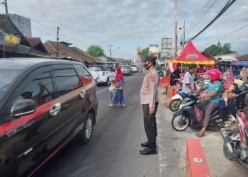 Hari Weekend, Polsek Baros Polresta Serkot Lakukan Pengaturan Lalu Lintas Jalur Wisata Serang-Pandeglang
