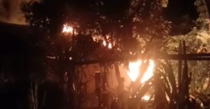 Diduga konsleting listrik Rumah Warga Desa Mekarsari Di lalap Sijago Merah