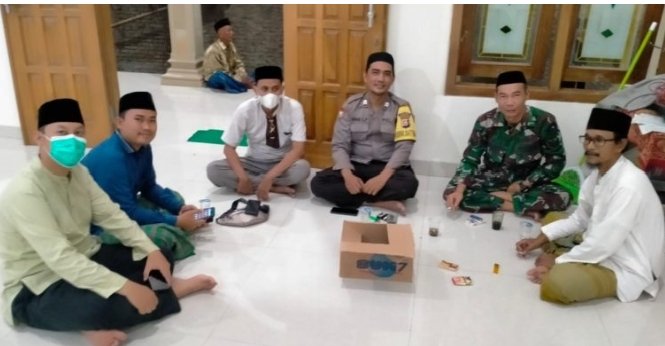 Polsek Kasemen Polresta Serang Tingkatkan Sinergritas TNI-POLRI,Sambangi Warga