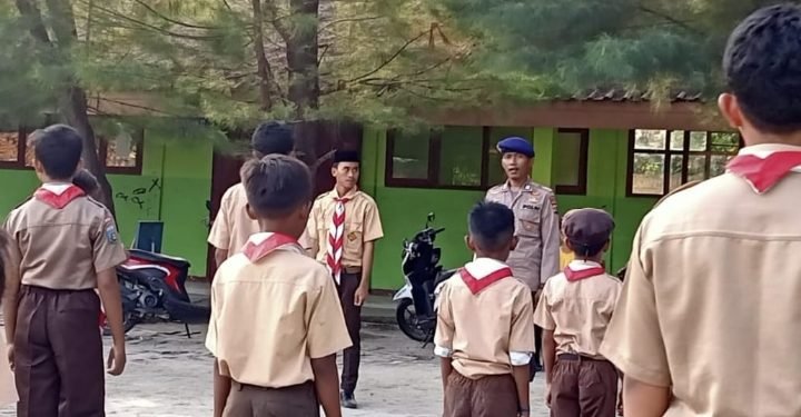 Sambut Hari Ikrar Gerakan Pramuka, Ditpolairud Polda Banten Latih PBB Pramuka SD Dan SMP Pulau Tunda