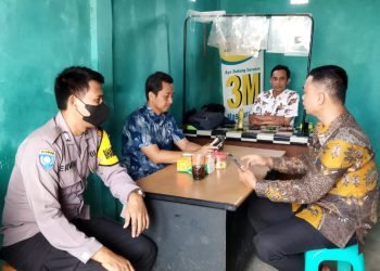 Sambangi Mantri Pasar Baros, Bhabinkamtibmas Polsek Baros Polresta Serkot Beri Himbauan Kamtibmas