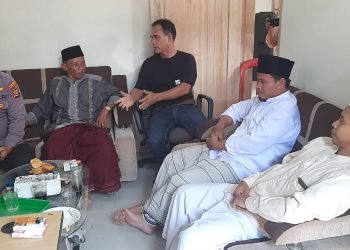 Kanit Sabhara Polsek Baros Polresta Serkot Beserta Perosnil Polsek Baros Sambangi Kantor Desa Sinarmukti