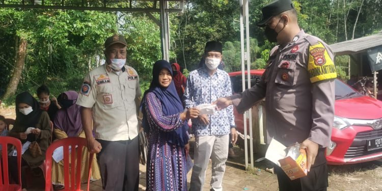 Melaksanakan Kegiatan Program Kapolres Lebak “LEBAK KANEKES” Di wilayah hukum Polsek Banjarsari