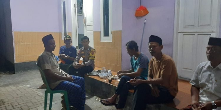 Cegah Gangguan kamtibmas Anggota Babinkmtibmas Polsek Cilegon Kota Polres Cilegon Polda Banten lakukan sambang dan Patroli Dialogis”