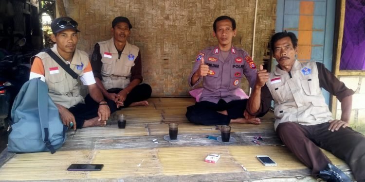 Melaksanakan Kegiatan Program Kapolres Lebak “YUK NGOPI BAE” Di wilayah hukum Polsek Banjarsari