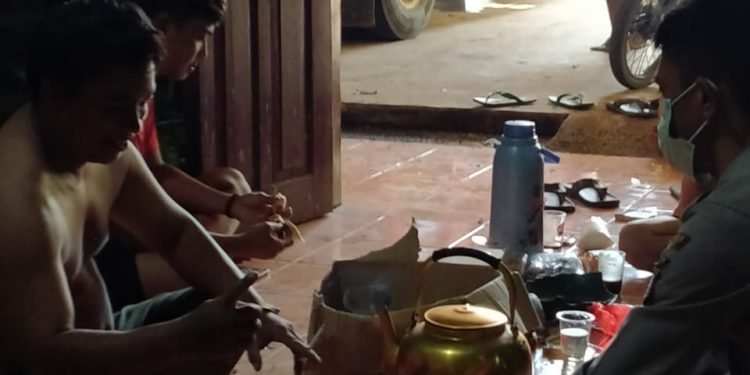 Polsek Cirinten Polres Lebak Laksanakan Program Kapolda Banten”Yuk Ngopi Wae” di Kampung Cilayang