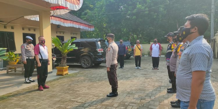Tingkat Kedisiplinan,Polsek Cikeusal Polres Serang Melaksakan Apel Pagi Himbau Prokes