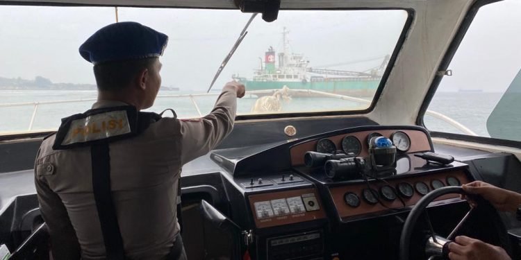 Ditpolairud Polda Banten Lakukan Pengecekan Dokumen Kapal Serta Patroli Di Perairan Salira Sampai Cigading