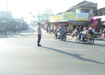Hari Weekend, Polsek Baros Polresta Serkot Lakukan Pengaturan Lalu Lintas Jalur Wisata Serang-Pandeglang