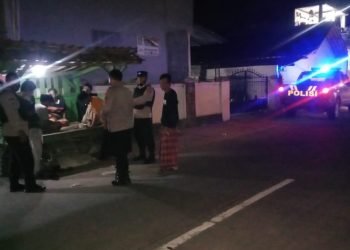 Bhabinkamtibmas Polsek Baros Polresta Serkot Sambangi Pos Kamling Beri Himbauan Kamtibmas