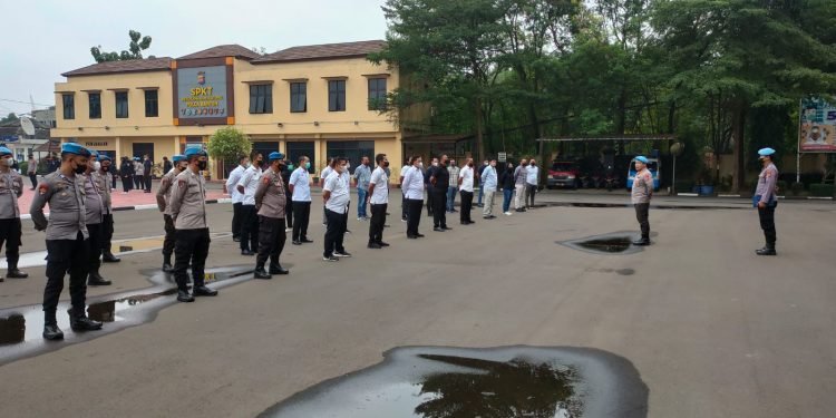 Apel Pagi Kabid Propam Polda Banten Memberikan Arahan Kepada Personel