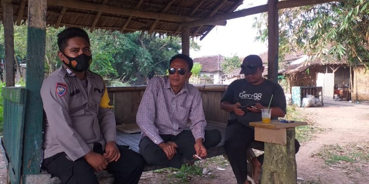 Dekatkan Diri Dengan Warga,”YUK NGOPI WAE” Personil Polsek Kragilan duduk bersama