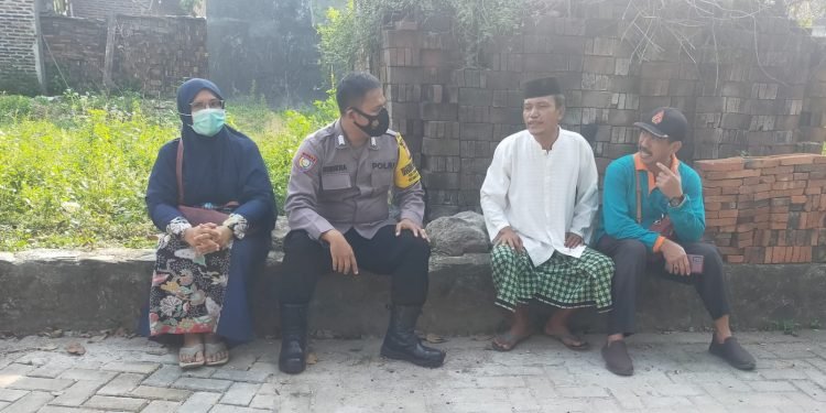 Kapolsek dan Anggota Babinkmtibmas Polsek Cilegon Kota Polres Cilegon Polda Banten lakukan sambang dan Patroli pada tokoh masyarakat”