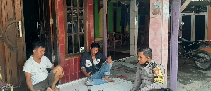 Bhabinkamtibmas Polsek Kragilan Polres Serang Laksanakan Giat Rutin Sambang Ke Desa Binaan