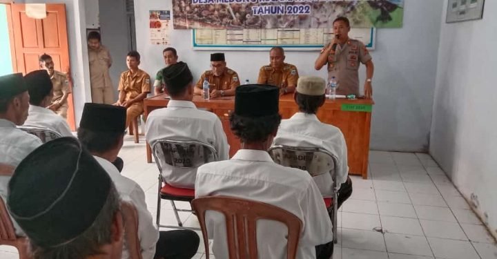 Hadiri Pelantikan RT & RW Periode 2022-2027, Kapolsek Banjar Ajak Warga Menjaga Persatuan