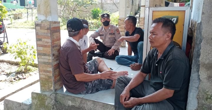 Anggota Polsek Rangkasbitung Polres Lebak Laksanakan Program Kapolda Banten”Yuk Ngopi Wae”di Kampung Malangnengah