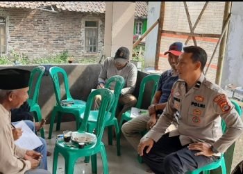 Kanit Binmas Polsek Baros lakukan sambang bersama Masyarakat Desa Sinarmukti