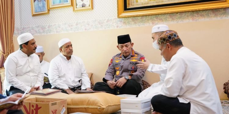Takziah ke Rumah Duka Habib Zen Bin Umar, Kapolri: Beliau Saya Anggap Ayah Sendiri