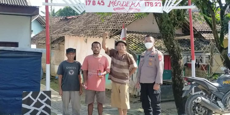 Menjelang Hut RI Ke 77 Polsek Rangkasbitung Polres Lebak Laksanakan Giat Penyuluhan dan Penbinaan ke Desa Binaannya