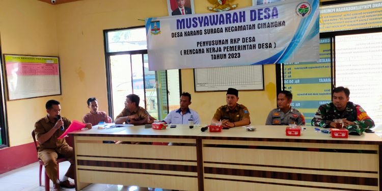 Bhabinkamtibmas Polsek Cinangka Polres Cilegon Turut Hadir Dalam Musdes RKPDes Tahun 2023 dan DU RKPDes Tahun 2024