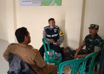 Bhabinkamtibmas Desa Panyirapan Silaturahmi bersama Tiga Pilar Di Kantor Desa.