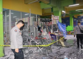 Polresta Serang Kota Bantu Evakuasi Kebakaran Mall di Kota Serang