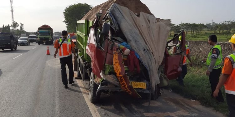 Mengantuk Saat Berkendara, Ditlantas Polda Banten Evakuasi Kecelakaan di Tol Tangerang – Merak