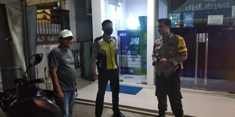 Cegah Kriminalitas Malam Hari, Anggota Patroli Polsek Baros Sambangi Bank BJB Baros