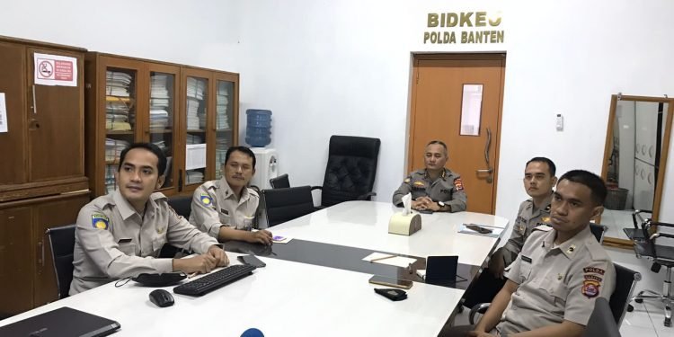 Bidkeu Polda Banten Melaksanakan Kegiatan Zoom Meeting Sosialisasi Aplikasi Insentif Vaksinator Tahun 2022